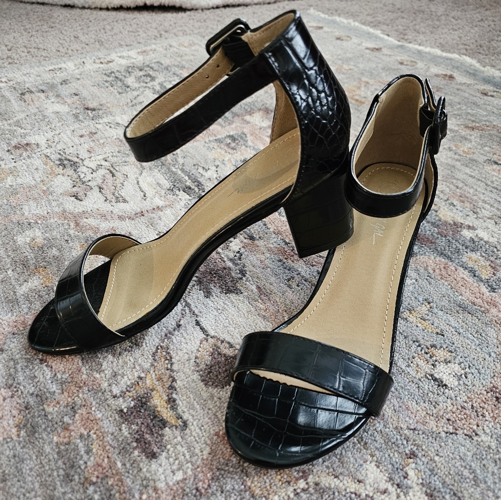 NWOT Nasty Gal Black Heel Sandles Size 8